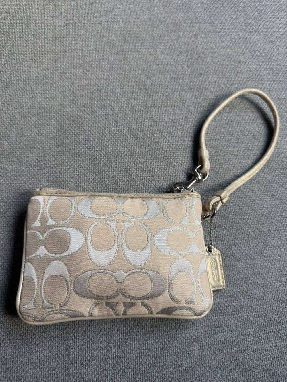 Coach Poppy Signature Optic Khaki Wristlet Signature CC Logo